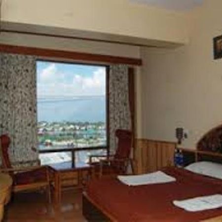 Hotel Imperial Lake View Srīnagar Extérieur photo